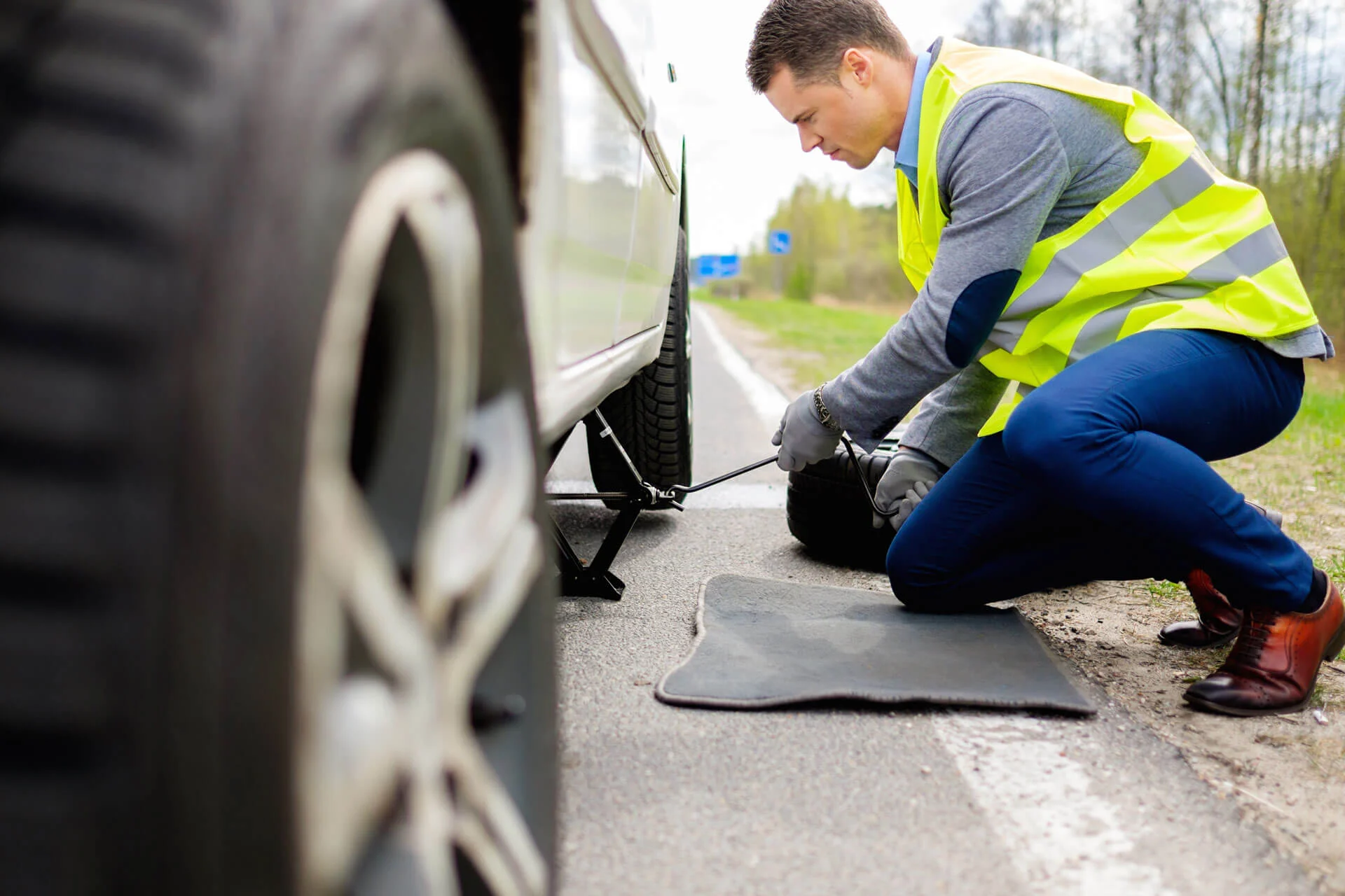 How Tire Change Services in Alexandria Can Save Your Day