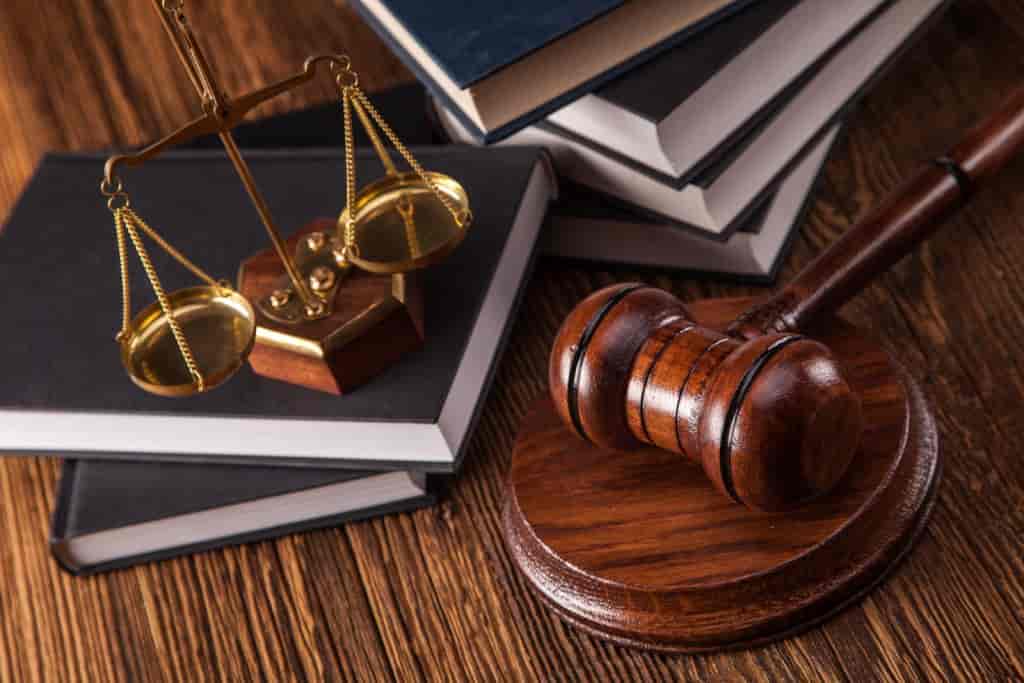 Choosing the Best Lawyer in Karachi: Key Considerations and Expertise
